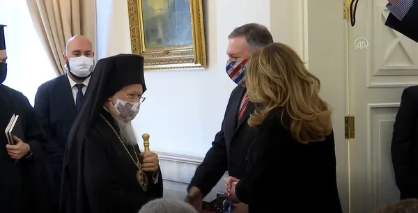 abd-disisleri-bakani-mike-pompeo-ve-fener-rum-patrigi-bartholomeos-koronaya-ragmen-tokalasti-1605604126600.jpg
