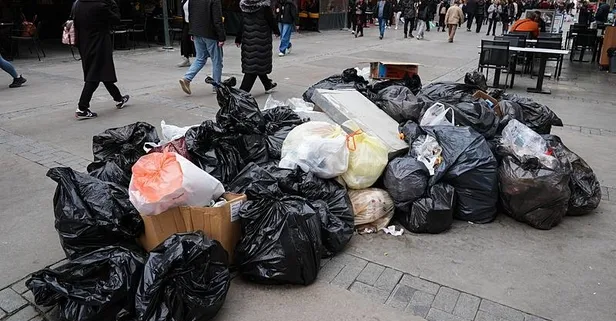 İzmir'e CHP imzası! Belediye çalışanları iş bıraktı sistem kilitlendi... Konak'ta çöp dağları