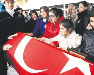 3 kahramanım daha var