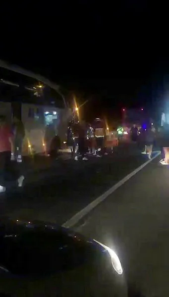 Yolcu otobüsü ile kargo kamyonu çarpıştı: 2 yaralı