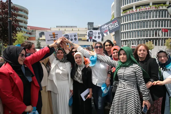 son-dakika-bolu-belediye-meclisi-uyesi-ak-partili-hacer-cinar-tanju-ozcan-tedbir-kararini-bozdugu-icin-mahkeme-1654521307798.jpg SON DAKİKA: Bolu Belediye Meclisi Üyesi AK Partili Hacer Çınar Tanju Özcan tedbir kararını bozduğu için mahkemeye başvurdu! Özcan'ın silahına el konuldu-3
