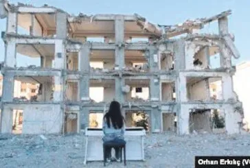 Kadınların deprem belgeseli