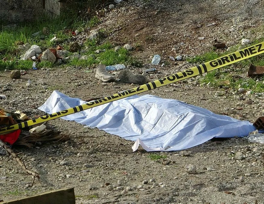 Arazide ceset bulundu