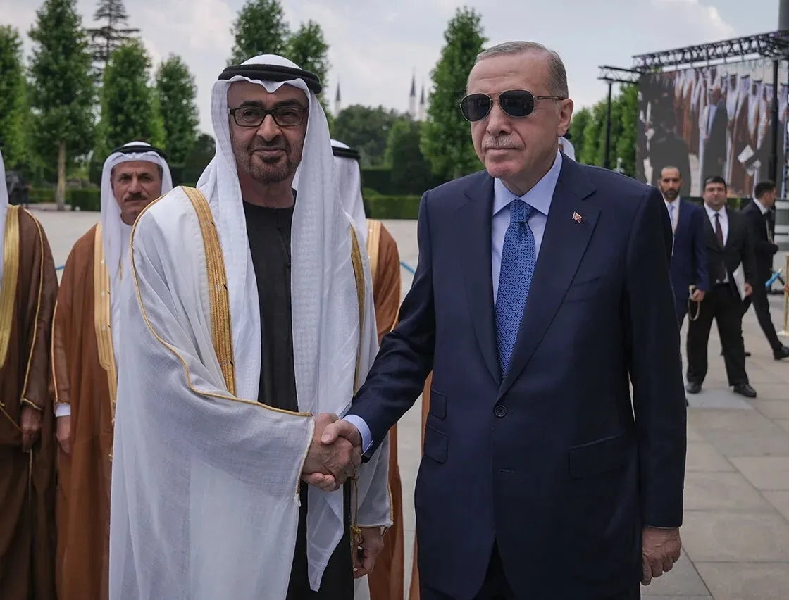 baskan-erdogan-ile-bae-devlet-baskani-al-nahyan-gorustu-iran-abd-gerilimi-ve-savunma-is-birligi-ele-alindi-1788549499589.jpeg Başkan Erdoğan ile Al Nahyan görüştü: İran-ABD gerilimi ve bölgesel gelişmeler ele alındı-4