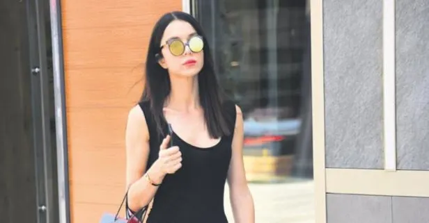 Annesi için hediye baktı