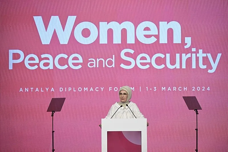 Emine Erdoğan'dan Antalya Diplomasi Forumu'nun Kadın, Barış ve Güvenlik Oturumu'nda Batı'ya Gazze tepkisi: "Asla boyun eğmeyeceğiz"-5