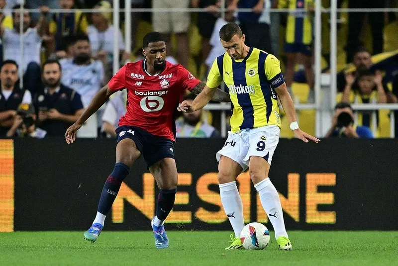 fenerbahce-karsisinda-yildizlasmisti-galatasaraydan-surpriz-hamle-1725950431624.jpeg