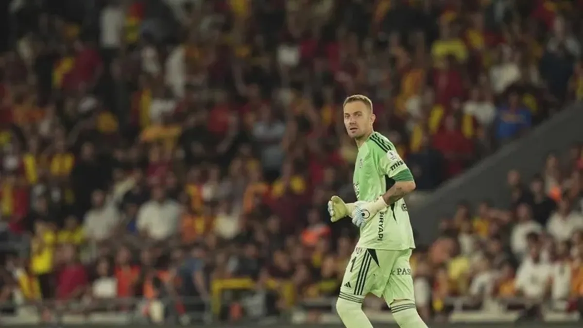 Beşiktaş Mert Günok ve Necip Uysal'ın üstünü çizdi! "Kendilerine kulüp bulmaları istenmiştir"