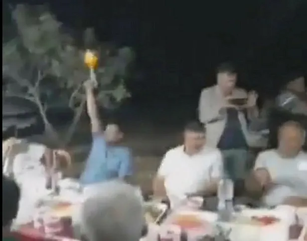 CHP'li Karkamış İlçe Başkanı Mehmet Polat'ın 'kuralsız' eğlencesine vatandaşlardan tepki: Bu saltanat nereden geliyor-1