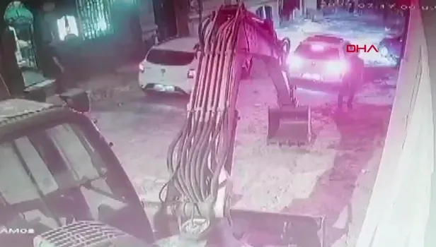 Beyoğlu'nda kapkaççıya pet şişeli müdahale!