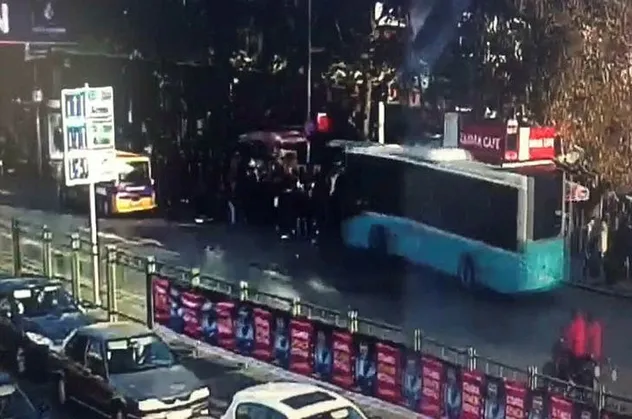 Son sürat otobüs durağına dalmıştı! O şoför hakim karşısında