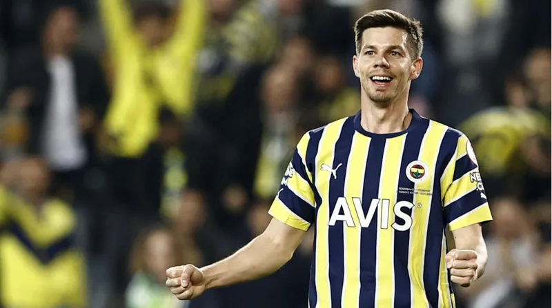 fenerbahcede-surpriz-transfer-imzalarin-atilmasi-bekleniyor-1721067352668.jpg Fenerbahçe'de sürpriz transfer! İmzaların atılması bekleniyor-6