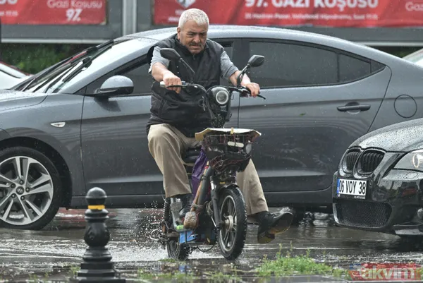Ankara'da yağış sonrası sokaklar göle döndü! Vatandaşlar mağdur oldu iş yerlerini su bastı... - 11