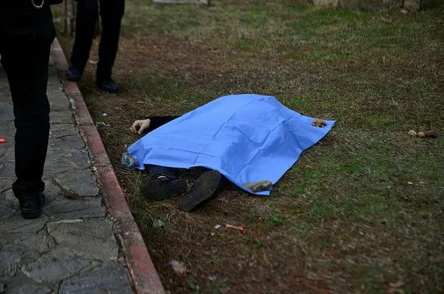 SON DAKİKA: Adana’da kan donduran olay: Parkta erkek cesedi bulundu