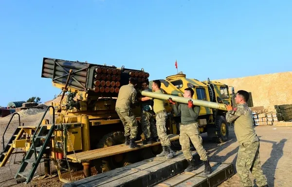 Mehmetçik, teröristleri milli roketlerle vuruyor-12