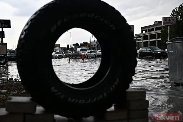 Sağanak ve dolu yağışı Ankara'yı yine felç etti! Yollar göle döndü, iş yerlerini su bastı - 14