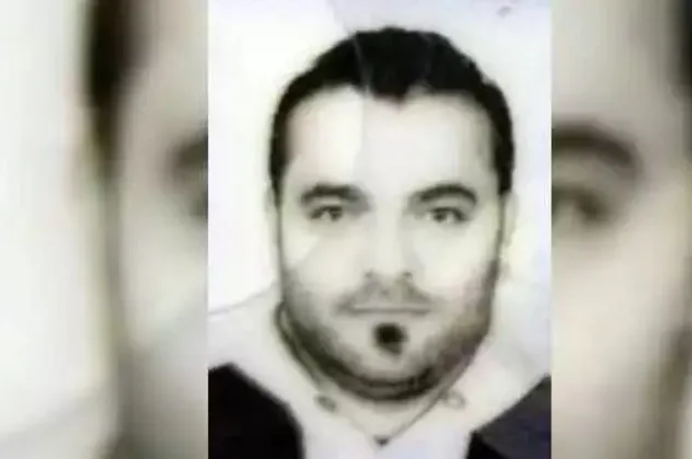 Karnından bıçakladı