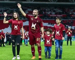 Gökdeniz Karadeniz futbola veda etti