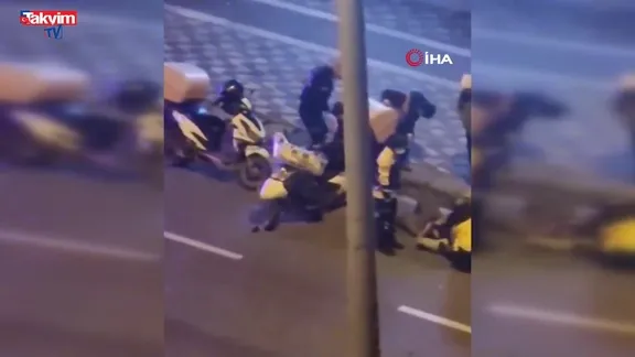 Seyir halindeyken motosikletten düşen kurye yaralandı