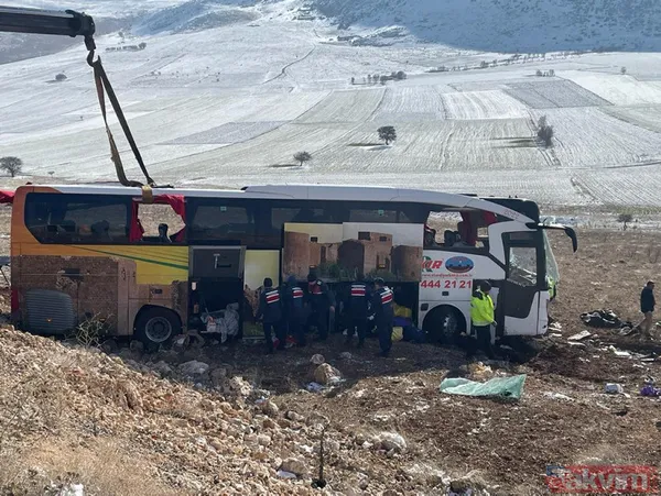 SON DAKİKA! Afyonkarahisar'da yolcu otobüsü devrildi! Çok sayıda ölü ve yaralı var! Valilikten açıklama - 9