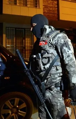 İstanbul'da 29 adrese hava destekli operasyon
