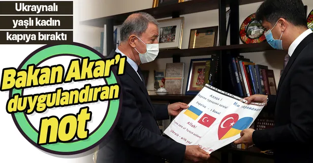 Bakan Akar'ı Kiev'de duygulandıran 'not'