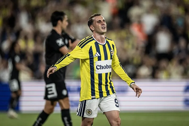 fenerbahcede-forma-numaralari-degisti-7-ve-9-numara-1786710144137.jpeg Fenerbahçe'de forma numaraları değişti! 7 ve 9 numara...-2