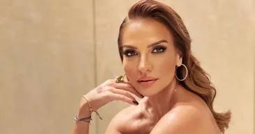 Baleye dönen Ebru Akel öyle pozlar verdi ki sosyal medya sallandı! Fit hali dikkat çekti esnek vücuduyla...