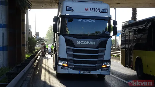 Trabzon'da tır köprüye sıkıştı - 2