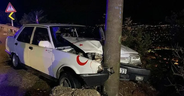 Kontrolden çıkan otomobil aydınlatma direğine çarptı