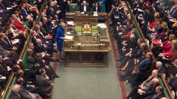 Theresa May’in sözünü gösterdi ve... İngiltere'de şoke eden istifa-1