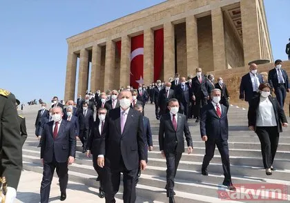 Başkan Erdoğan Büyük Zafer’in 99. yılında Anıtkabir’de: Türkiye Cumhuriyeti emin ellerde