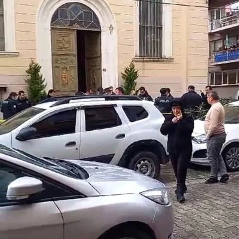Sarıyer'deki Santa Maria İtalyan Kilisesi'nde silahlı saldırı! 2 katil zanlısı yakalandı, 51gözaltı | Saldırıyı DEAŞ üstlendi-3