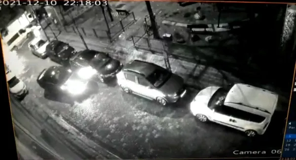 1639897817015.jpg İstanbul'da ilginç olay! Aracına "Çok acemiyim" yazan kadın sürücü kaza yaptı-3