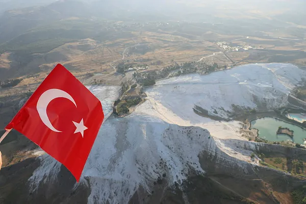 pamukkalede-balonlar-turk-bayragiyla-havalandi-1598776996234.jpg