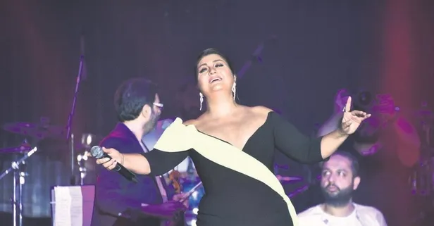 Sibel Can sevgisi engel tanımadı! Akın ettiler