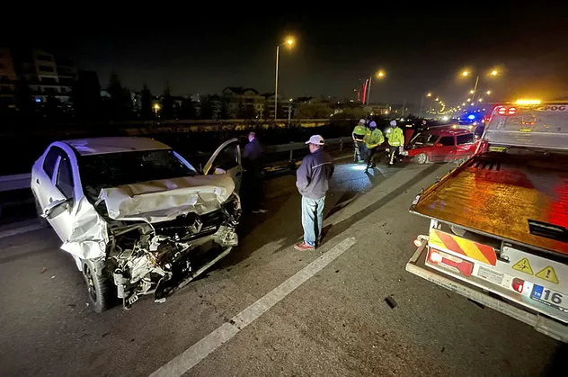 İzmir-İstanbul-Bursa Otoyolu'nda feci kaza: 1 ölü, 2 yaralı