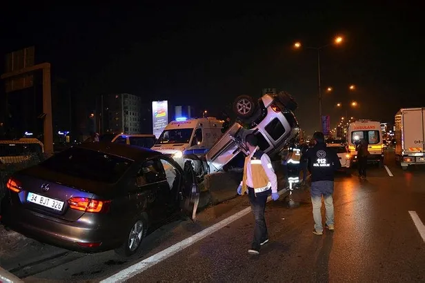 kadikoy-d-100-karayolunda-kaza-trafik-felc-oldu-1574188986101.jpeg Kadıköy D-100 Karayolu'nda kaza! Trafik felç oldu...-3