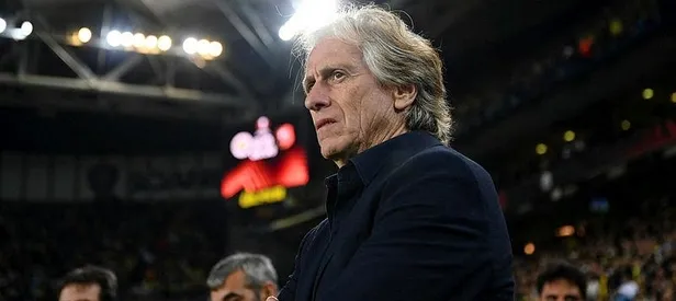 Jorge Jesus çileden çıktı! Taraftarın Altay Bayındır protestosuna çok sert tepki :Ona gösterilen tepkiler, bana gösterilmiş tepkidir