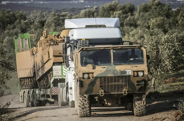Son dakika: Suriye sınırına askeri sevkiyat sürüyor