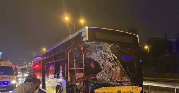Ataşehir'de İETT dehşeti! Emniyet şeridindeki minibüse çarptı: 2 yaralı