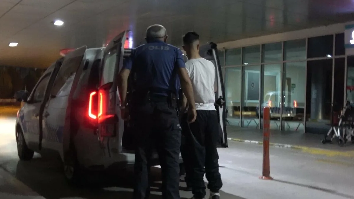 İzmir'de havalandırma boşluğuna gizlenmiş ruhsatsız silahlar bulundu: 3 gözaltı