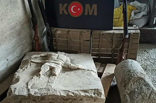Çanakkale'de 2000 yıllık Galadyatör Rölyefi ele geçirildi!