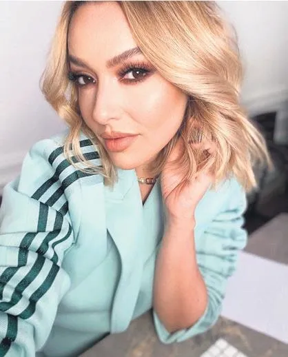 yildirim-hadisesi-1605393274690.jpeg Hadise Yıldırım, Kaan Yıldırım ile birlikte iyice dikkat çekiyor...-6