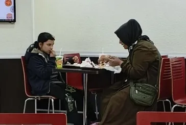 Burger King'de anne ve kızına insanlık dışı muamele: Gerekçe ekonomik durumları | Boykot çağrıları peş peşe