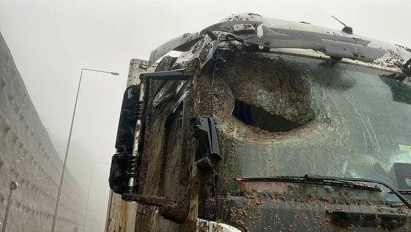 Son dakika: Yola çıkacaklar dikkat: TEM Otoyolu'nda heyelan! Ankara-İstanbul yönü trafiğe kapandı-6