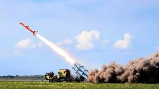 batan-rus-kruvazoru-moskva-hangi-fuzeyle-nasil-vuruldu-neptun-fuzesi-nedir-hangi-ulkenin-neptun-fuzesi-ozellik-1650007329421.jpeg Neptün füzesi nedir, hangi ülkenin? 🚀Batan Rus Kruvazörü Moskva hangi füzeyle, nasıl vuruldu? Neptün füzesi özelliklerinin tamamı!-6