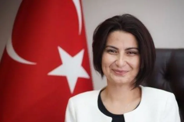 İzmir'de Kiraz Belediyesi'nde WhatsApp krizi patladı! CHP'lilerden AK Partili Belediye Başkanı Saliha Kutlu Özçınar'a küfür