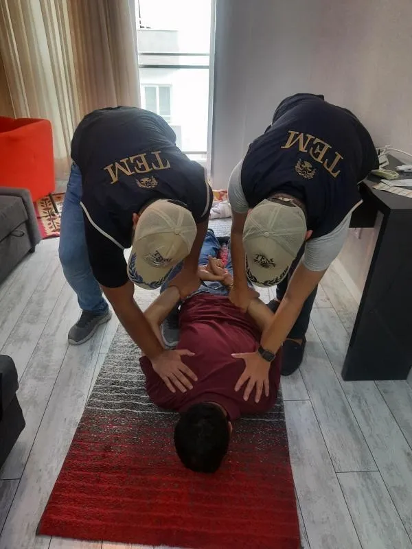 FETÖ'nün mahrem imamı Ferhat Özhan yurt dışına kaçış hazırlığındayken yakalandı-5