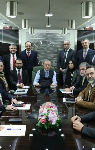 Başkan Erdoğan Ukrayna ziyareti dönüşü uçakta gazetecilere konuştu! Bölgesel gelişmeler, yeni iş birlikleri, Rusya-Ukrayna krizi...